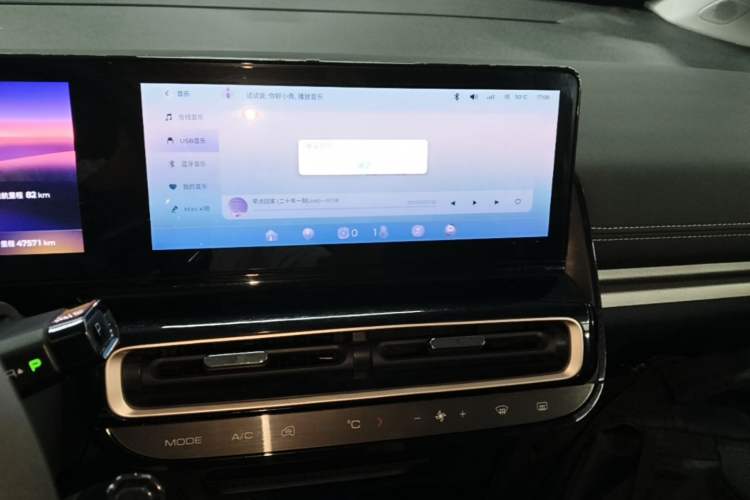 Used Baojun KiWi EV 2023 Smart Luxury Edition Lithium Iron Phosphate Audio And AC Panel