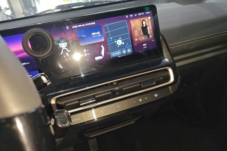 Used Baojun KiWi EV 2023 Smart Trend Edition Lithium Iron Phosphate Audio And AC Panel