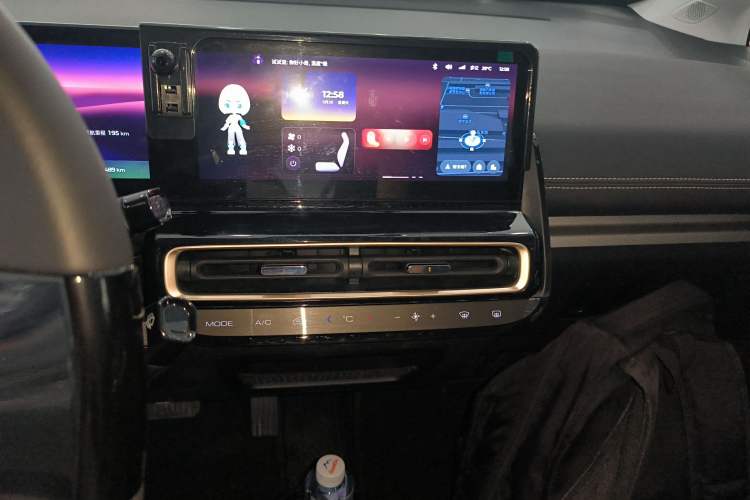 Used Baojun KiWi EV 2023 Smart Luxury Edition Ternary Lithium Audio And AC Panel