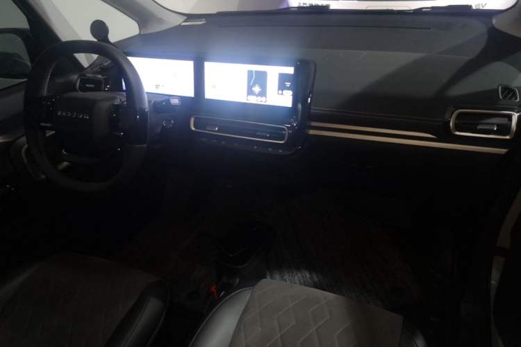 Used Baojun KiWi EV 2023 DJI Edition Lithium Iron Phosphate Center Console