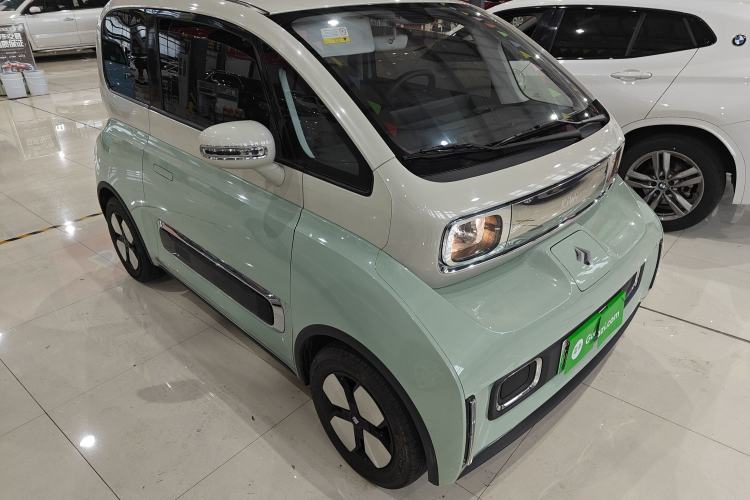Used Baojun KiWi EV 2023 Smart Trend Edition Lithium Iron Phosphate Front Right 45 Deg