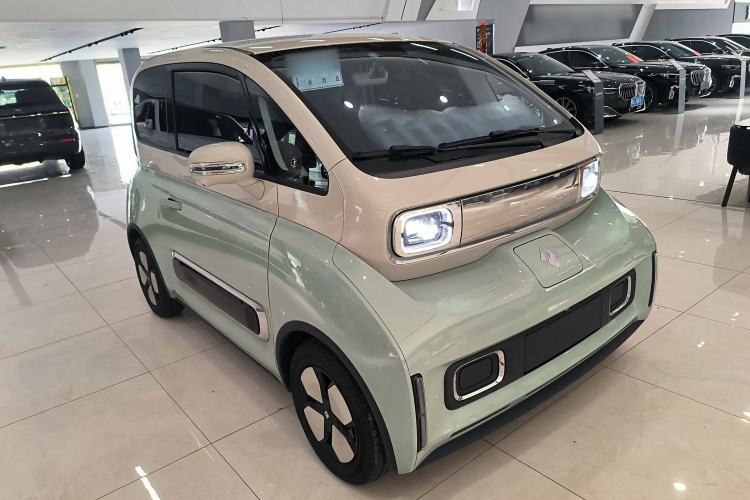 Used Baojun KiWi EV 2023 Smart Luxury Edition Ternary Lithium Front Right 45 Deg