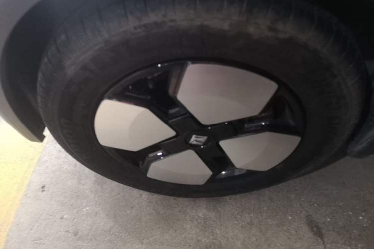 Used Baojun KiWi EV 2023 DJI Edition Ternary Lithium Left Front Wheel Hub