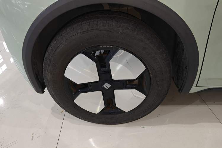 Used Baojun KiWi EV 2023 Smart Trend Edition Lithium Iron Phosphate Left Front Wheel Hub