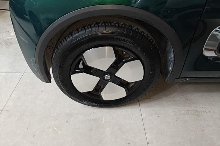 Used Baojun KiWi EV 2023 Smart Luxury Edition Ternary Lithium Left Front Wheel Hub