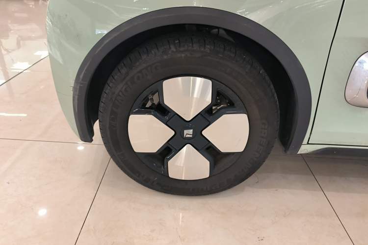 Used Baojun KiWi EV 2023 Smart Luxury Edition Ternary Lithium Left Front Wheel Hub