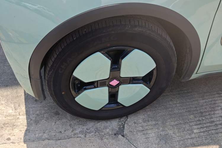 Used Baojun KiWi EV 2023 Smart Trend Edition Ternary Lithium Left Front Wheel Hub