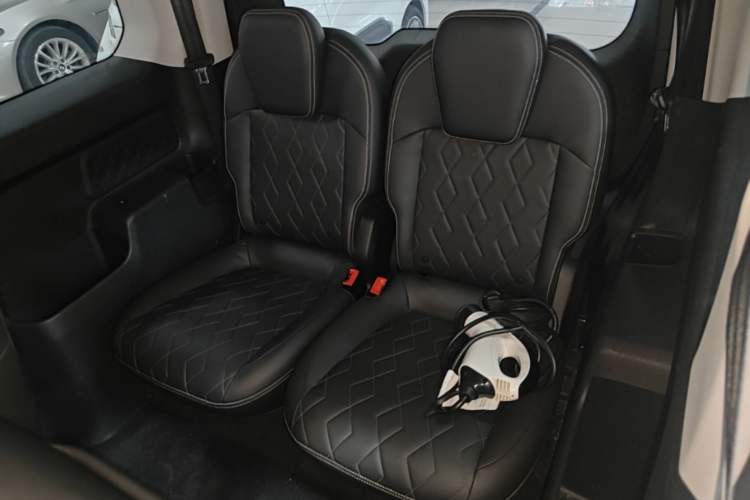Used Baojun KiWi EV 2023 DJI Edition Lithium Iron Phosphate Left Rear Seat