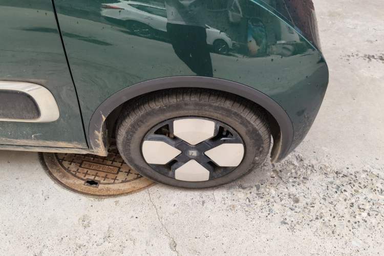 Used Baojun KiWi EV 2023 Smart Luxury Edition Ternary Lithium Right Front Wheel Hub