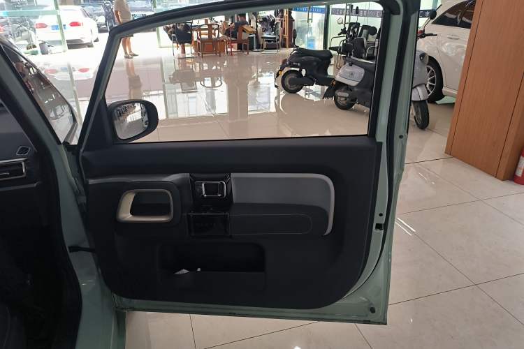 Used Baojun KiWi EV 2023 Smart Luxury Edition Ternary Lithium Right Rear Door Interior
