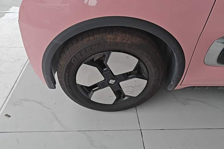 Used Baojun KiWi EV 2023 Smart Luxury Edition Lithium Iron Phosphate Left Front Wheel Hub