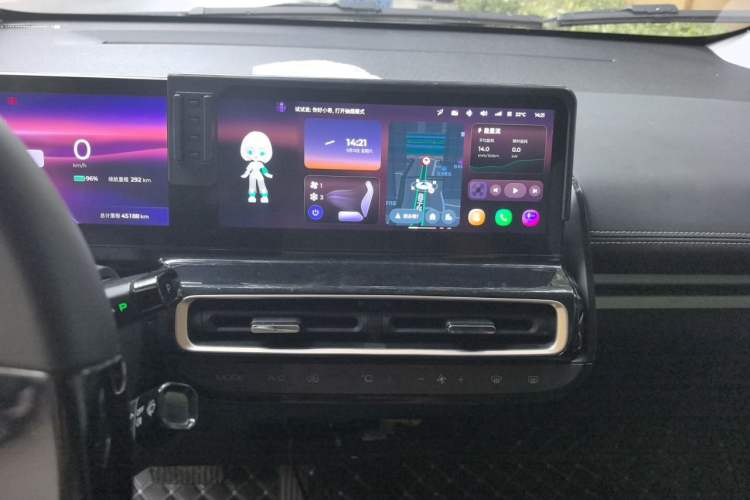 Used Baojun KiWi EV 2023 Smart Luxury Edition Ternary Lithium Audio And AC Panel