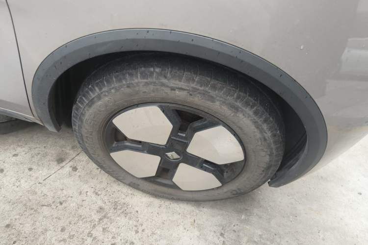 Used Baojun KiWi EV 2023 Smart Luxury Edition Ternary Lithium Right Front Wheel Hub