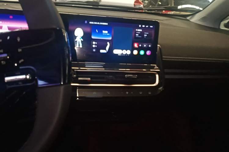 Used Baojun KiWi EV 2023 Smart Luxury Edition Lithium Iron Phosphate Audio And AC Panel