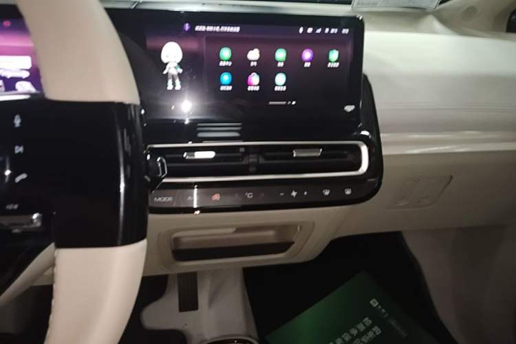 Used Baojun KiWi EV 2023 DJI Edition Lithium Iron Phosphate Audio And AC Panel
