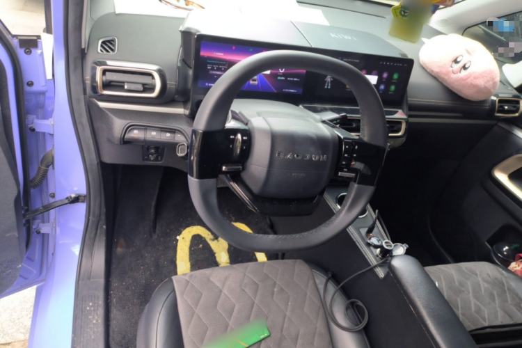 Used Baojun KiWi EV 2023 Smart Luxury Edition Ternary Lithium Center Console