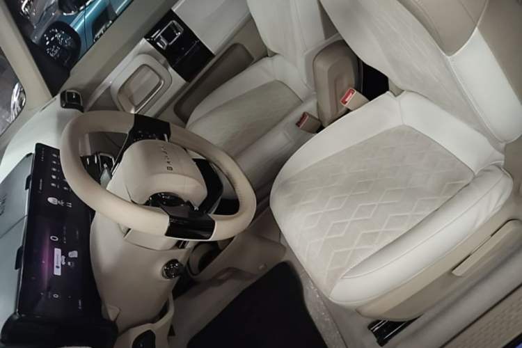 Used Baojun KiWi EV 2023 DJI Edition Lithium Iron Phosphate Left Front Seat
