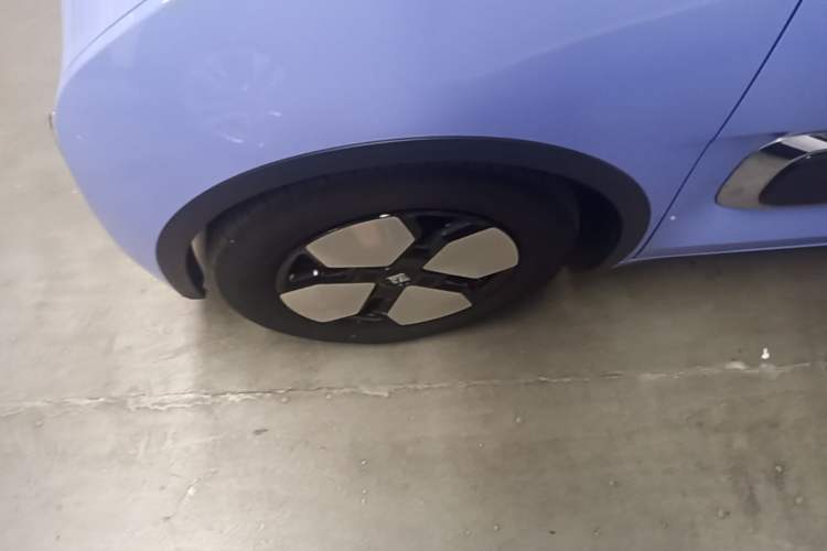 Used Baojun KiWi EV 2023 Smart Luxury Edition Lithium Iron Phosphate Left Front Wheel Hub