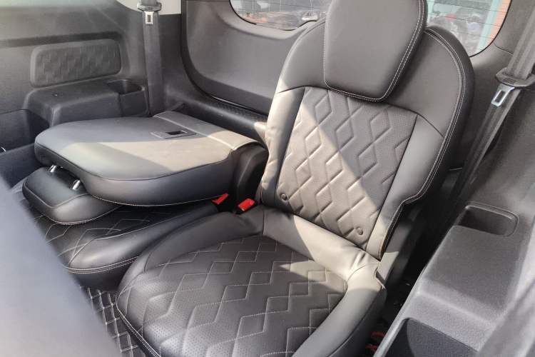 Used Baojun KiWi EV 2023 DJI Edition Lithium Iron Phosphate Left Rear Seat