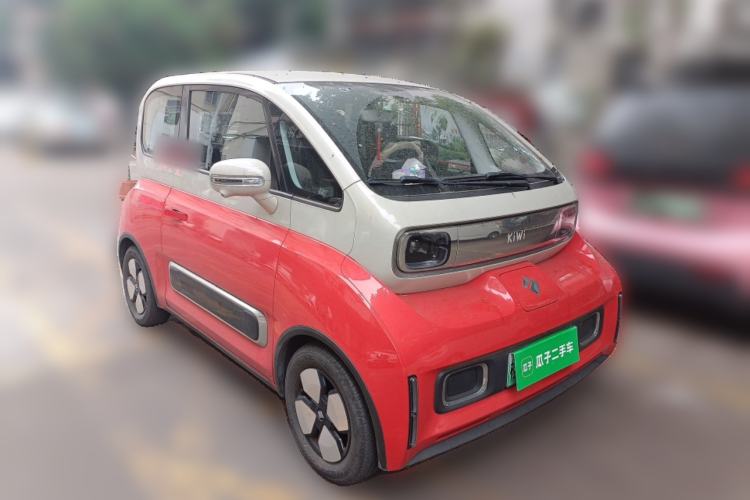 Used Baojun KiWi EV 2023 Smart Luxury Edition Lithium Iron Phosphate Front Right 45 Deg