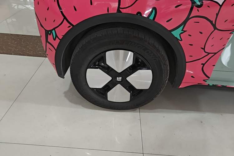 Used Baojun KiWi EV 2023 DJI Edition Lithium Iron Phosphate Right Rear Wheel Hub