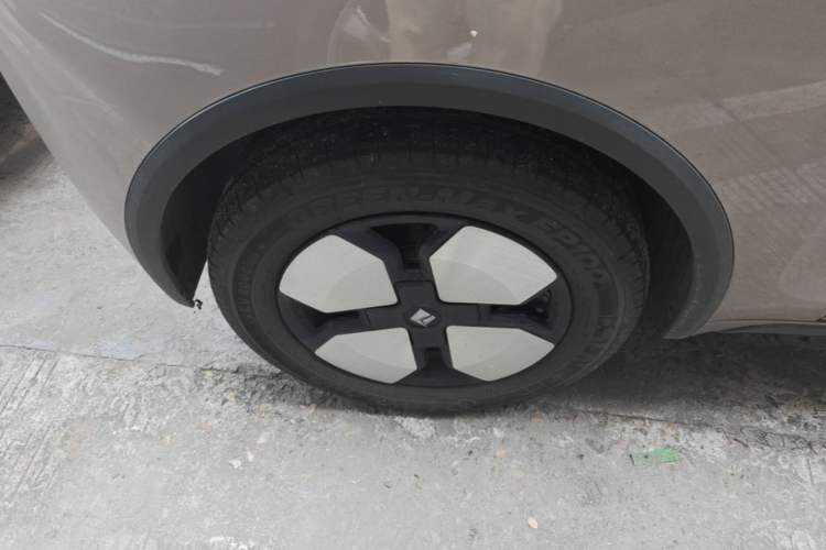 Used Baojun KiWi EV 2023 Smart Luxury Edition Lithium Iron Phosphate Right Rear Wheel Hub