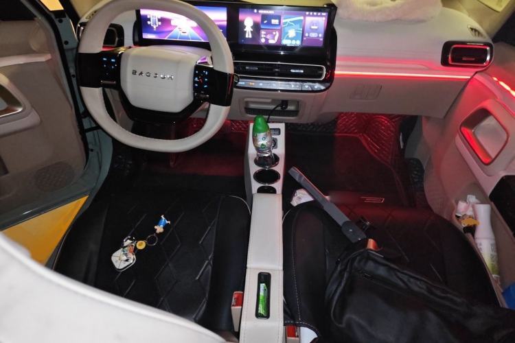 Used Baojun KiWi EV 2023 Smart Luxury Edition Lithium Iron Phosphate Center Console