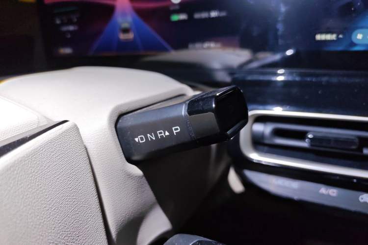 Used Baojun KiWi EV 2023 Smart Luxury Edition Lithium Iron Phosphate Gear Lever