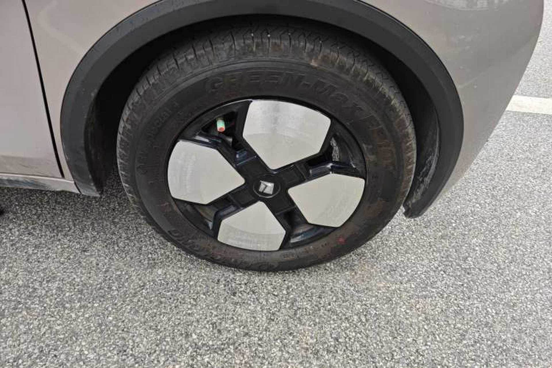 Used Baojun KiWi EV 2023 Smart Luxury Edition Lithium Iron Phosphate Right Front Wheel Hub