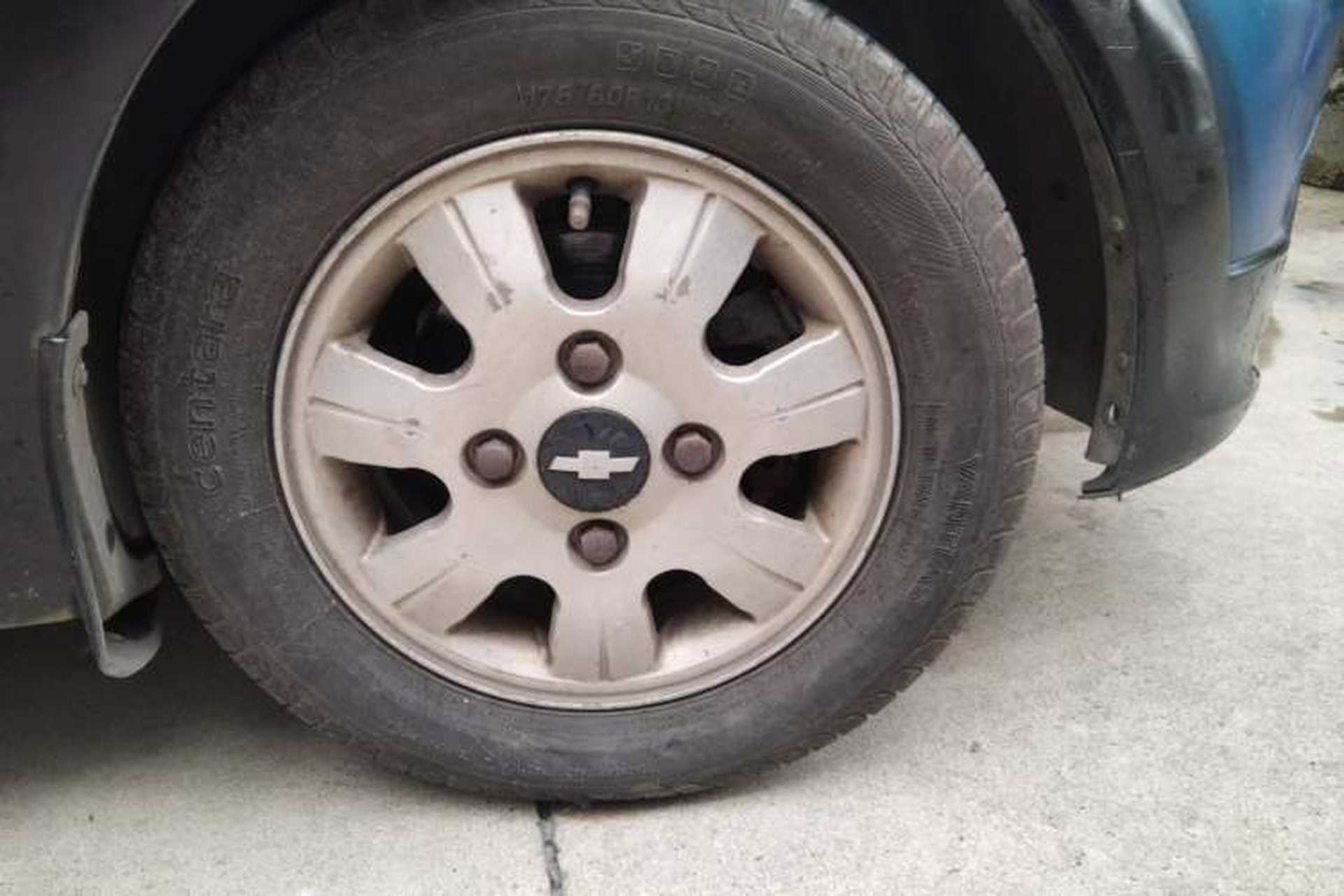 Used Baojun Lechi 2009 1.0L manual standard version Right Front Wheel Hub