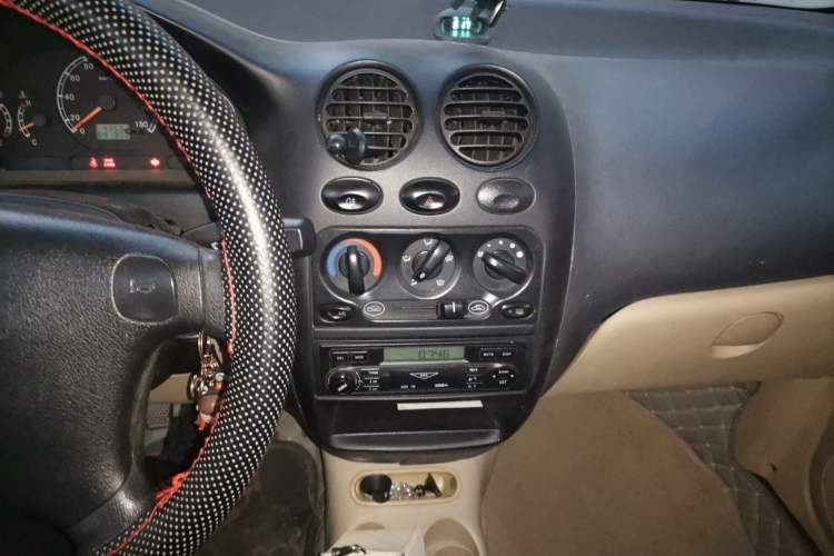 Used Baojun Lechi 2009 1.2L manual Active trim Audio And AC Panel