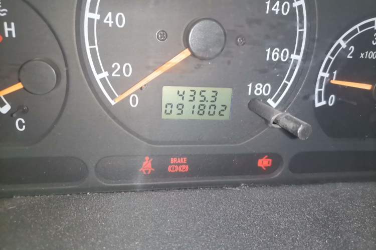 Used Baojun Lechi 2009 1.2L manual Active trim Odometer Close Up