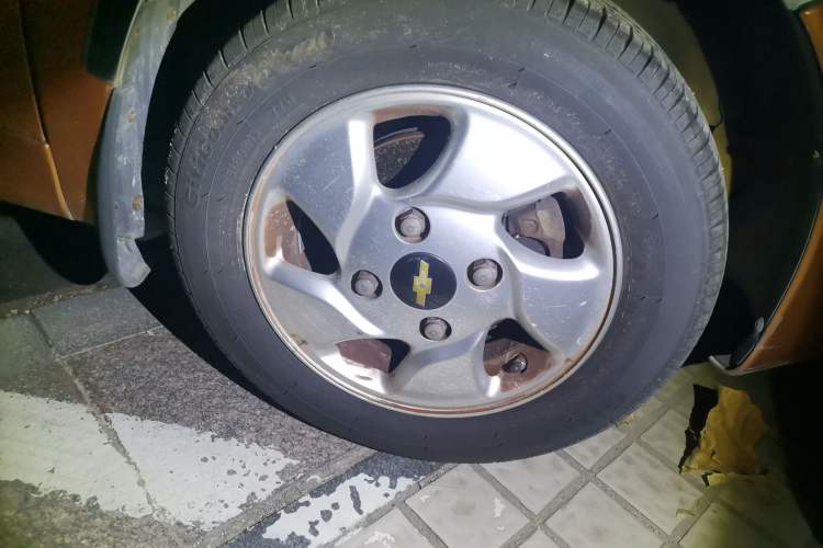 Used Baojun Lechi 2009 1.2L manual Active trim Right Front Wheel Hub