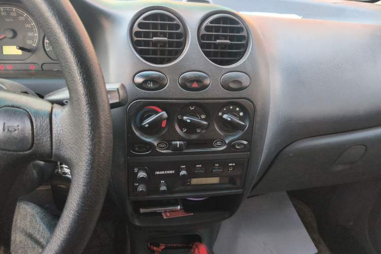 Used Baojun Lechi 2010 1.0L P-TEC Manual Superior Model Audio And AC Panel