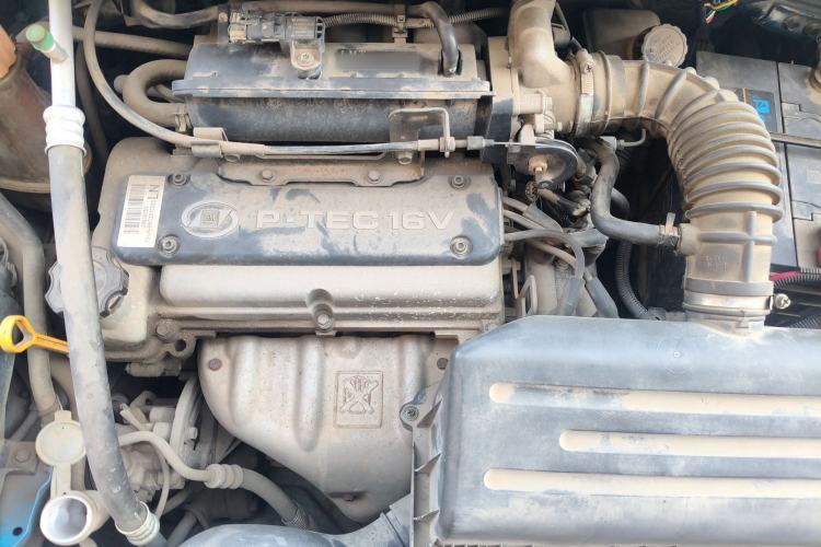Used Baojun Lechi 2010 1.0L P-TEC Manual Superior Model Engine Bay
