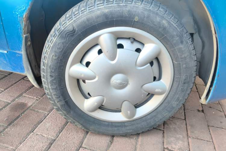 Used Baojun Lechi 2010 1.0L P-TEC Manual Superior Model Right Front Wheel Hub