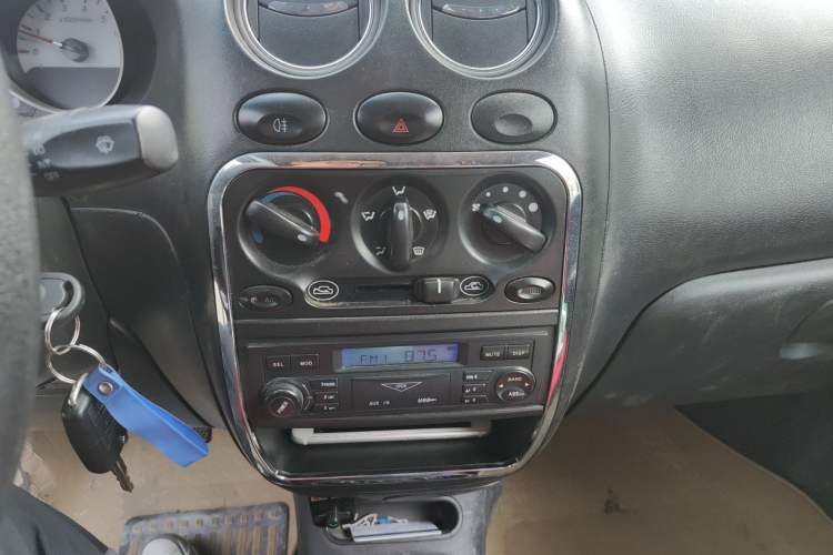 Used Baojun Lechi 2010 1.2L Sport Edition Dynamic Version Audio And AC Panel
