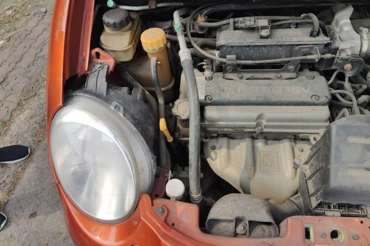 Used Baojun Lechi 2010 1.2L Sport Edition Dynamic Version Engine Bay Right