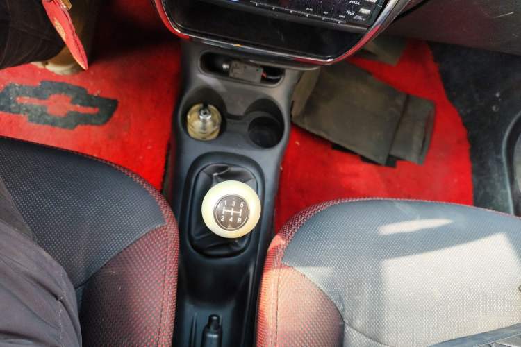 Used Baojun Lechi 2010 1.2L Manual Superior Edition Gear Lever