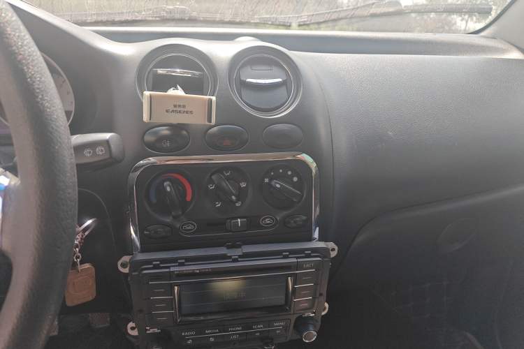Used Baojun Lechi 2010 1.2L Sport Edition Fashion Model Audio And AC Panel