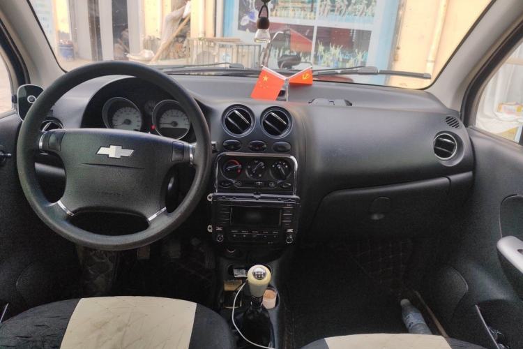 Used Baojun Lechi 2010 1.2L Sport Edition Fashion Model Center Console