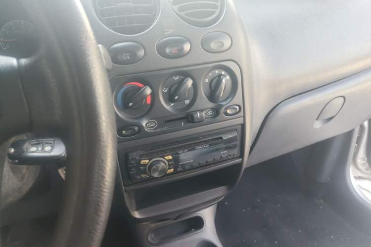 Used Baojun Lechi 2010 1.0L P-TEC Manual Active Model Audio And AC Panel