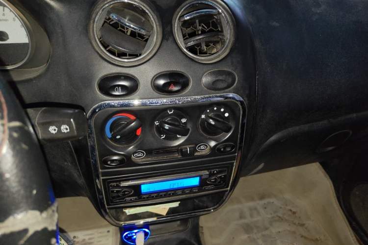 Used Baojun Lechi 2010 1.2L Sport Edition Dynamic Version Audio And AC Panel