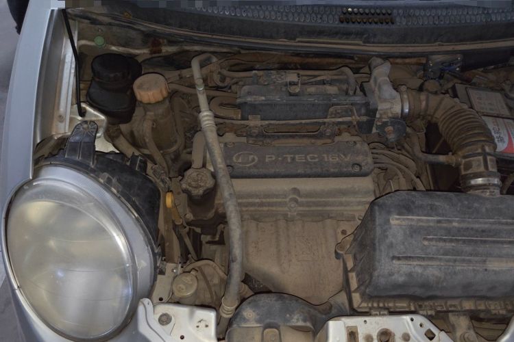 Used Baojun Lechi 2010 1.2L Sport Edition Dynamic Version Engine Bay Right