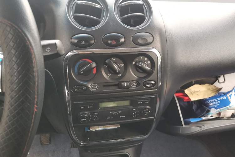 Used Baojun Lechi 2010 1.2L Manual Superior Edition Audio And AC Panel