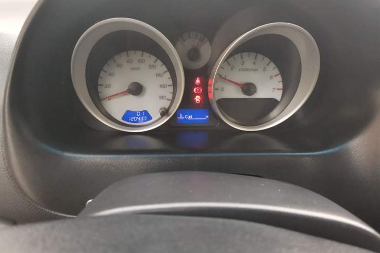 Used Baojun Lechi 2010 1.2L Manual Superior Edition Odometer Close Up