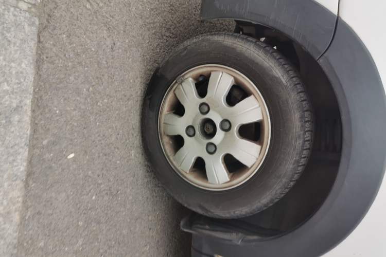 Used Baojun Lechi 2010 1.2L Manual Superior Edition Right Front Wheel Hub