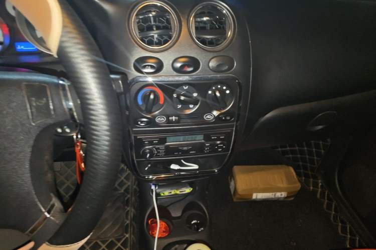 Used Baojun Lechi 2010 1.2L manual fashion version Audio And AC Panel