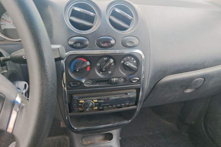 Used Baojun Lechi 2010 1.2L Sport Edition Dynamic Version Audio And AC Panel