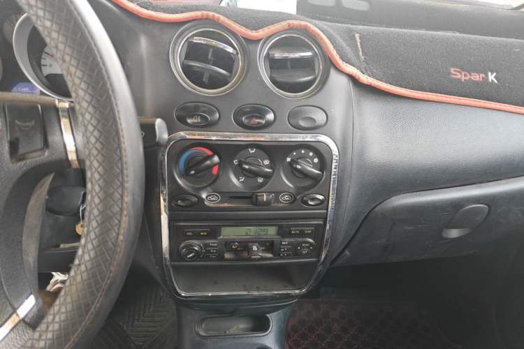 Used Baojun Lechi 2010 1.2L Sport Edition Dynamic Version Audio And AC Panel